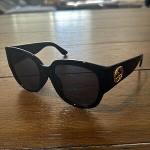 Gucci sunglasses GG0142SA 001